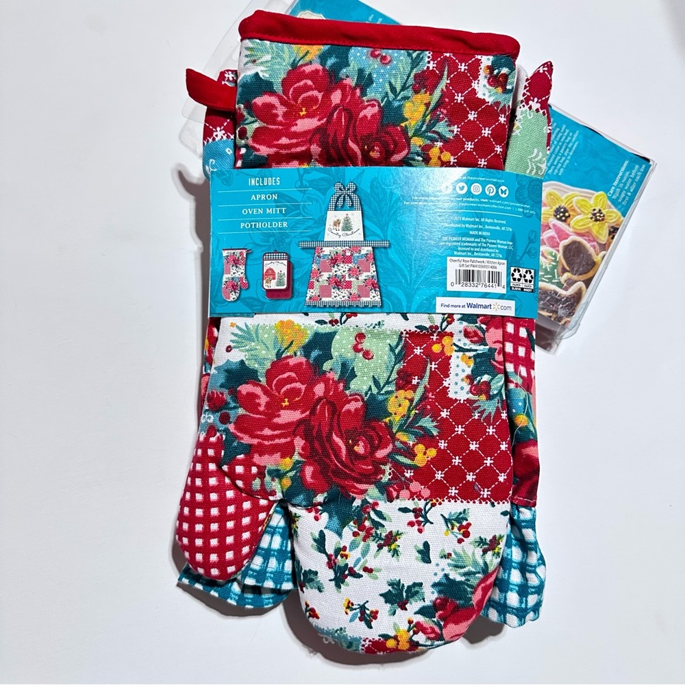 Pioneer Woman Apron Gift Set and Cookie Cutters NEW - Picture 4 of 7